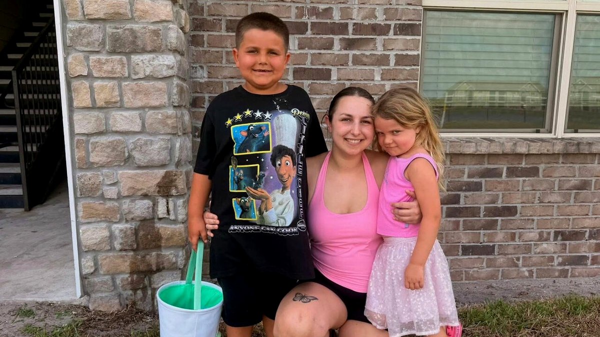 Mother Finds Front Door Open and Makes Terrible Discovery While Picking Up Her Two Kids From Father's House