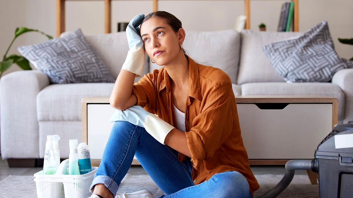 Husband Claims It's Useless to Clean for Guests Until They Are His